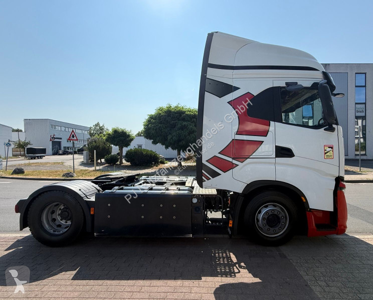 Iveco S460 tractor unit