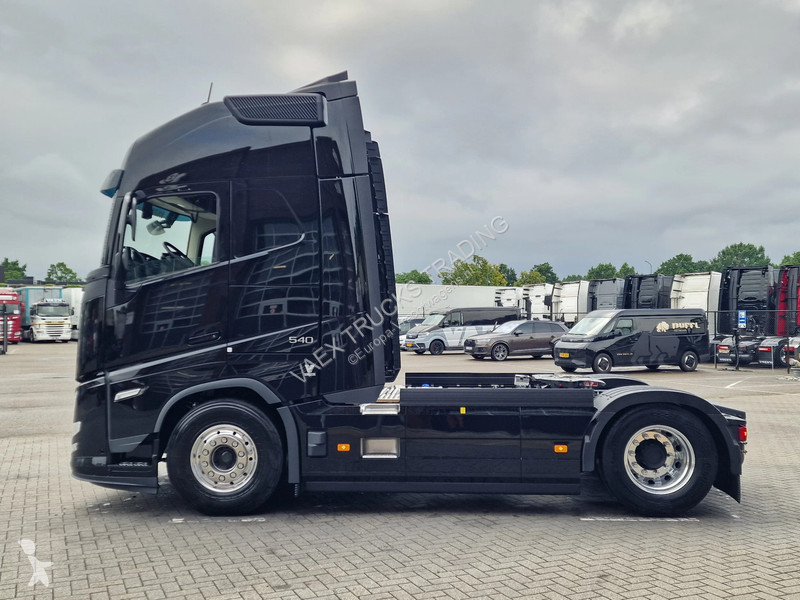 جرار Volvo 13540 Aero Globetrotter XL 4x2 - New...