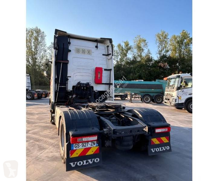 جرار Volvo