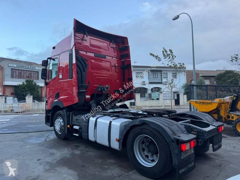 Cap tractor Renault