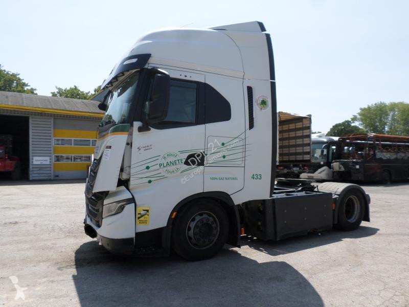 جرار Iveco 460NP