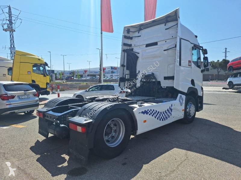 Nyergesvontató Renault 520