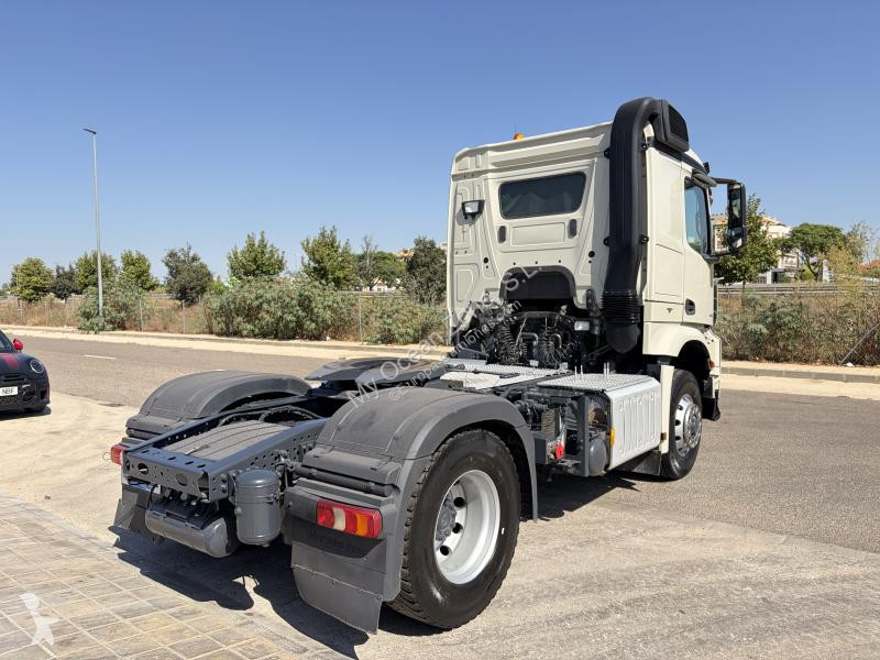 Cabeza tractora Mercedes 1843