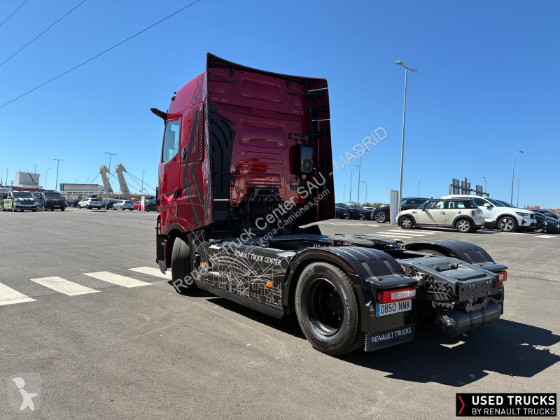 Tahač Renault