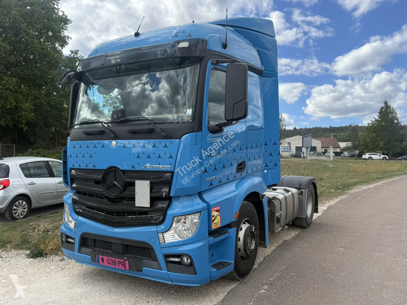 Tahač Mercedes