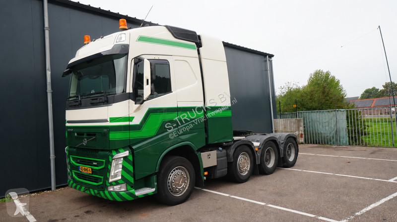Tahač Volvo 130 ton's 8x4 tractor unit