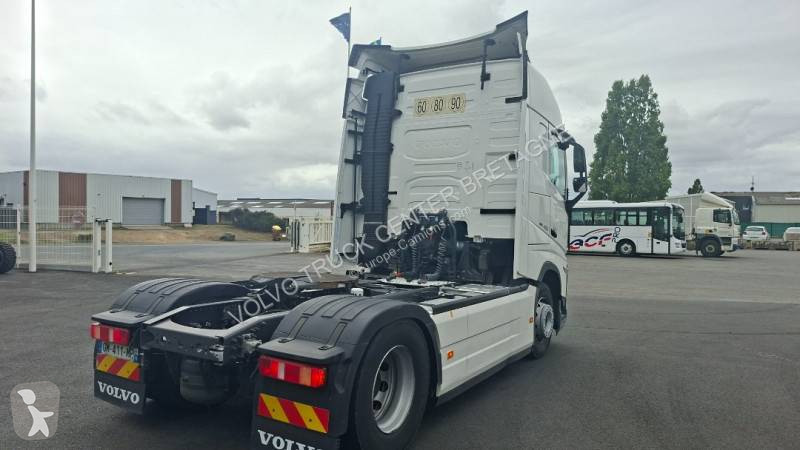 Nyergesvontató Volvo 460