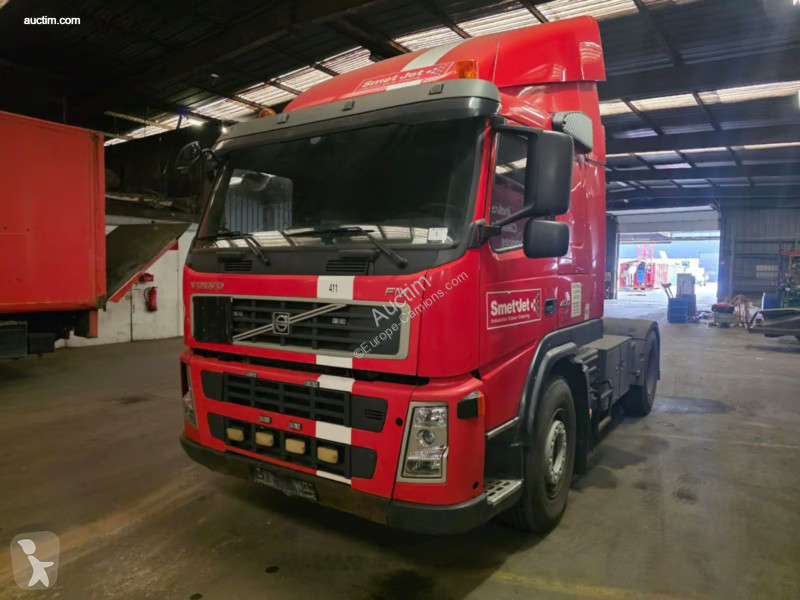 Nyergesvontató Volvo 400