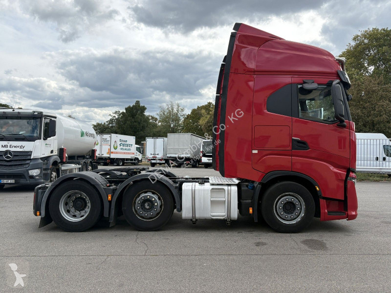 Nyergesvontató Iveco S...