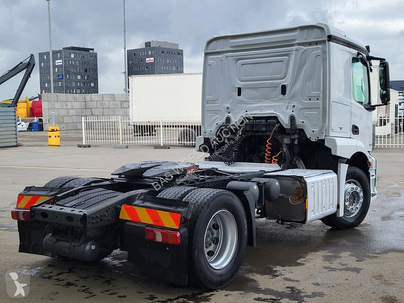 Cabeza tractora Mercedes 1843