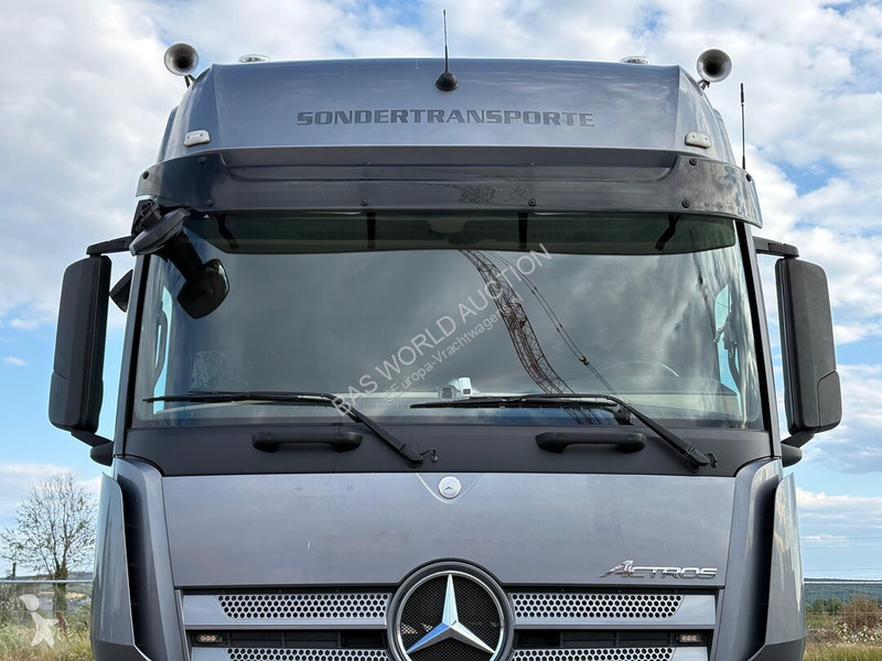 Nyergesvontató Mercedes 2551