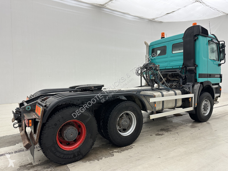 Nyergesvontató Mercedes 3343 - 6x6 - nieuwstaat