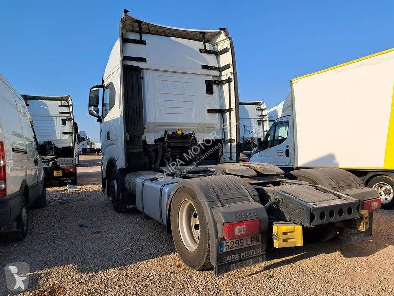 Nyergesvontató Iveco 510