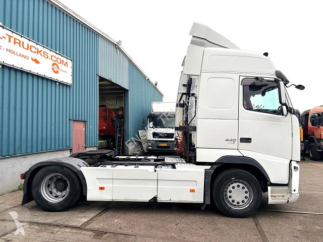 Cap tractor Volvo GLOBETROTTER (D13 ENGINE)...