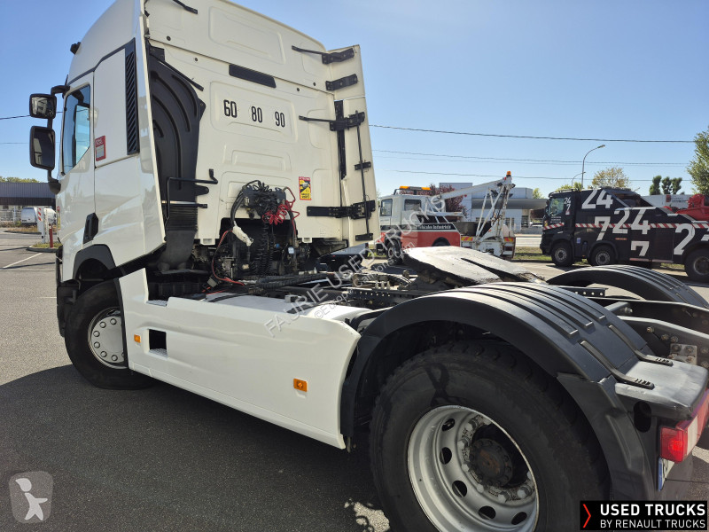 Cap tractor Renault