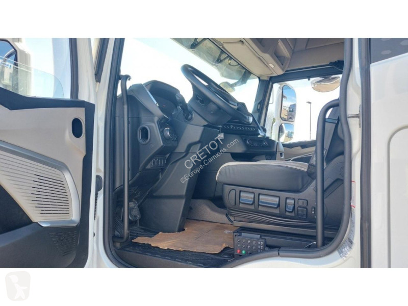Тягач Iveco