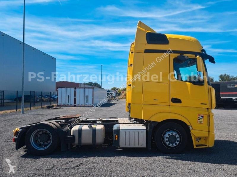 Тягач Mercedes 5 1853...