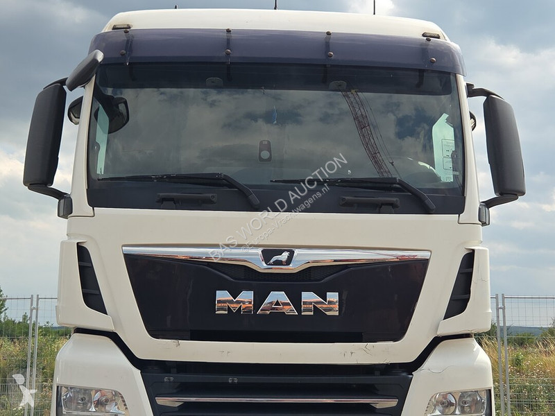 Traktor MAN 18.460