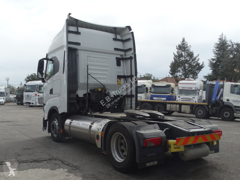 جرار Iveco NP 460