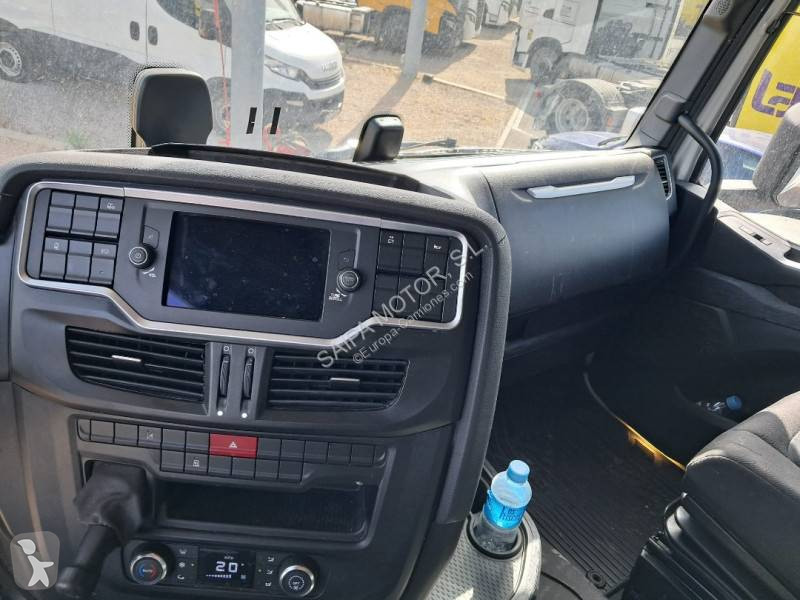 Traktor Iveco 490