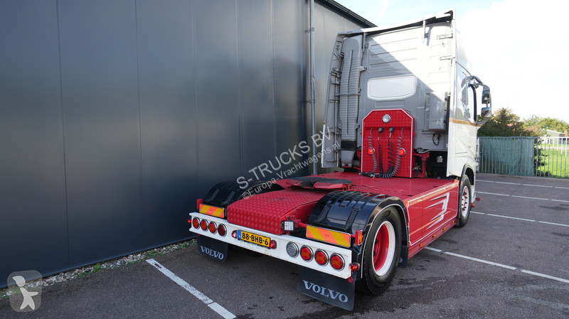 Traktor Volvo 500 ADR GLOBETROTTER SHOWTRUCK