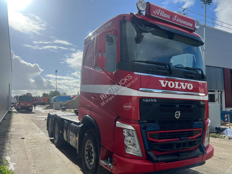 Tahač Volvo 6X4 EURO 6 + LIFTING AXLE