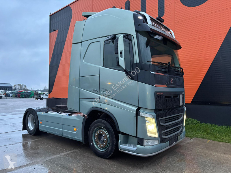 Volvo 4x2 GLOBE XL tractor unit