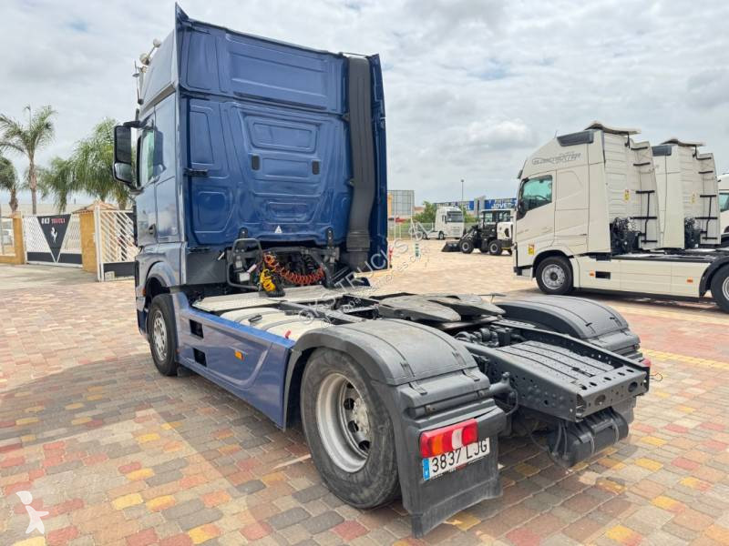 Mercedes 1851 tractor unit