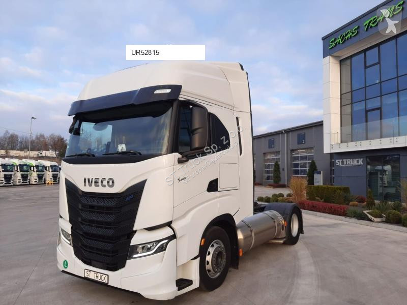 Iveco 460 LNG tractor unit