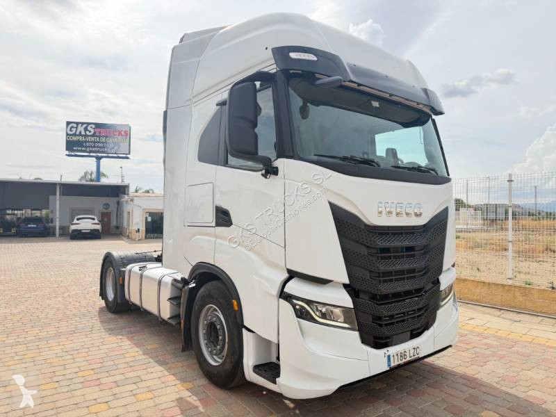 Iveco 490 S 44 T tractor unit