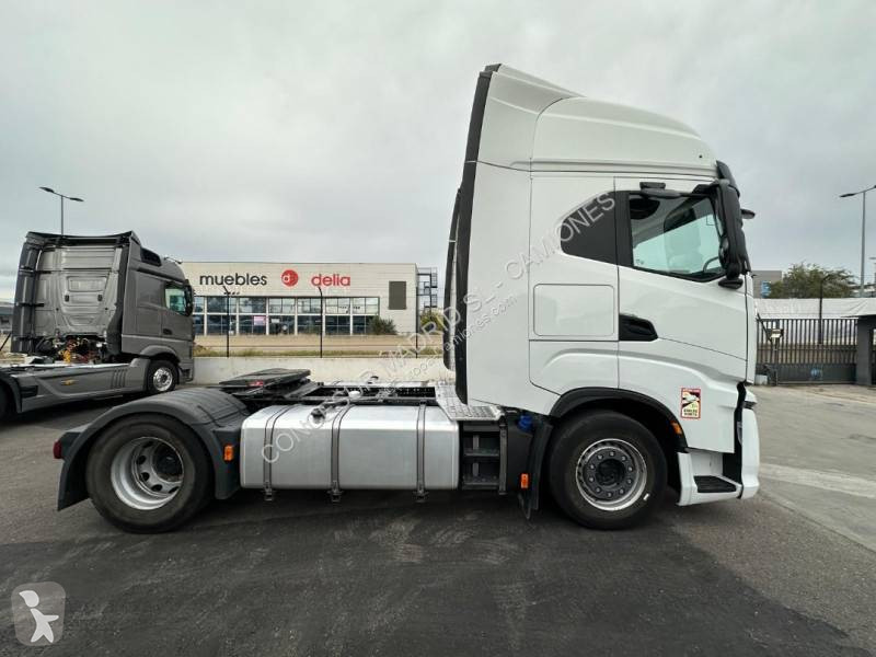 Iveco AS440S49T/P tractor unit