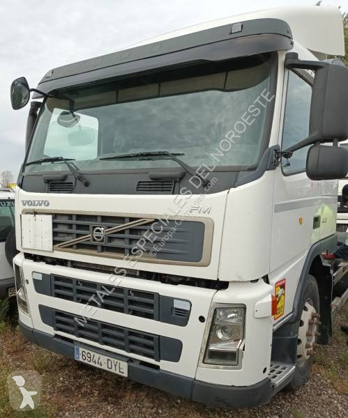 Volvo 440 tractor unit