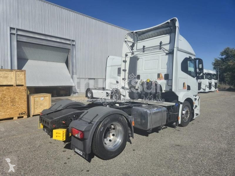 Iveco AT440S46T/P tractor unit