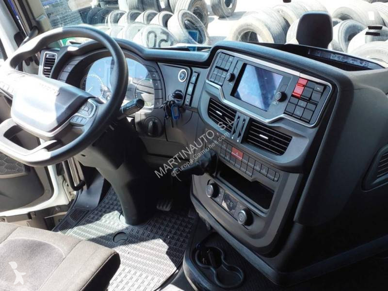 Iveco 460 tractor unit