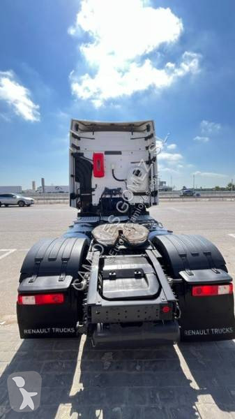 Renault 520 T4X2 E6 tractor unit