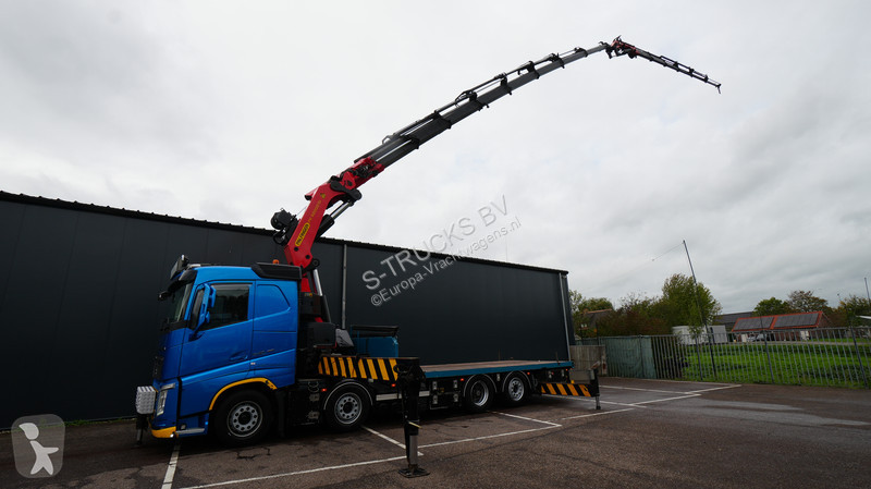Tahač Volvo 8x2 flatbed truck with Palfinger PK...