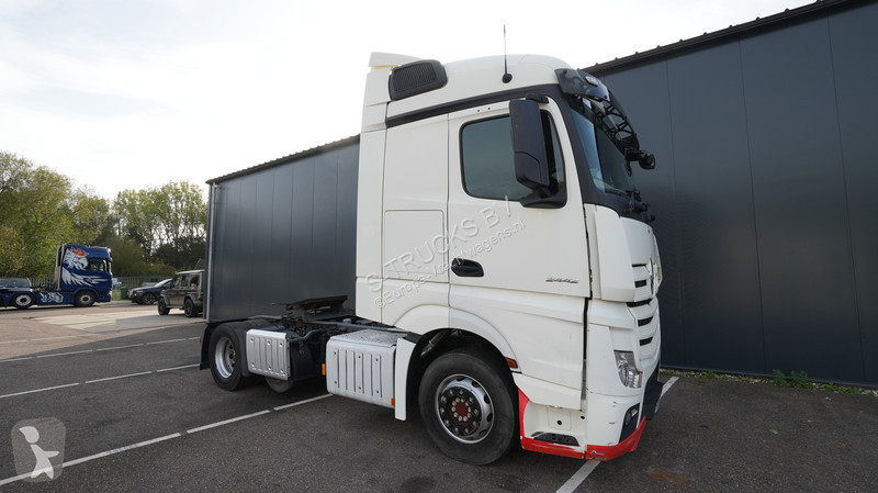 Tahač Mercedes ACTROS 2442 6x2 RHD 518.600km