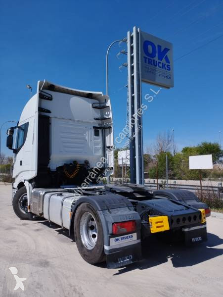 Tahač Iveco
