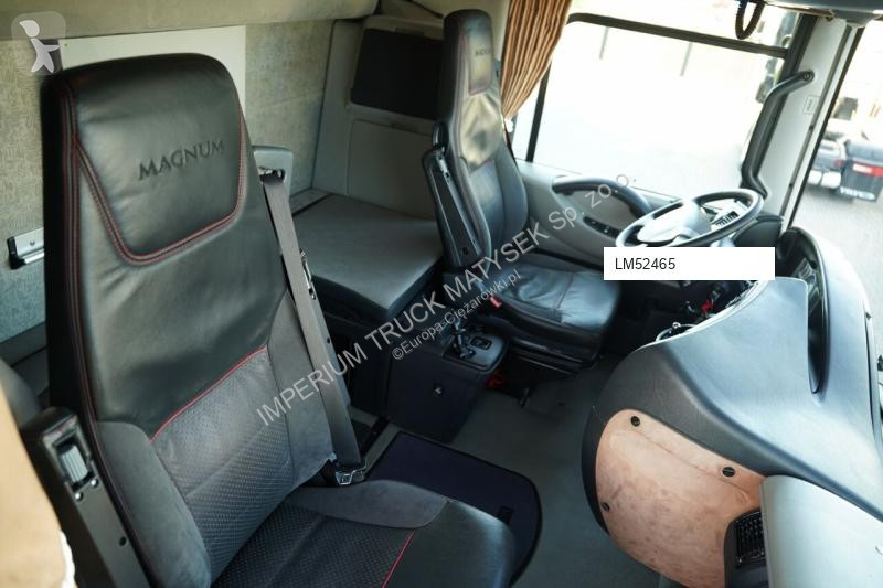 Тягач Renault MAGNUM 520