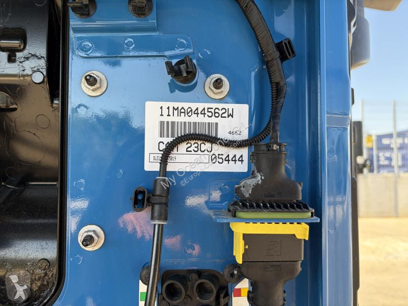 جرار Renault T440