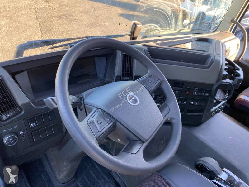 جرار Volvo