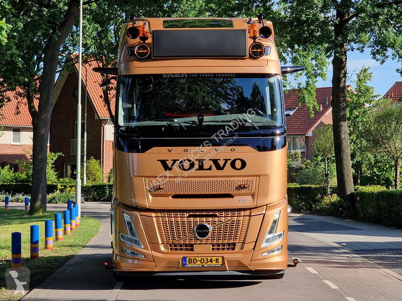 Traktor Volvo 13500 Aero Globetrotter XL 4x2 -...