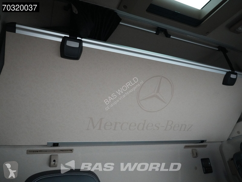 Nyergesvontató Mercedes 1963 4X2 GigaSpace...