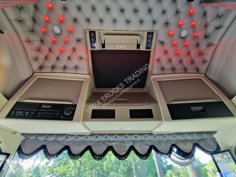 Traktor Volvo 13500 Aero Globetrotter XL 4x2 -...