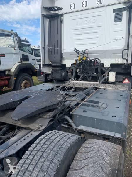 Iveco NP400 tractor unit