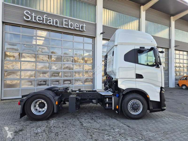 Traktor Iveco AS440X49T/P ON 4x4 HI-TRACTION...