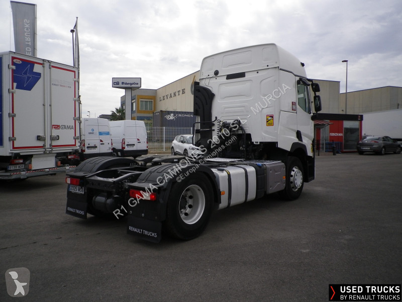 Tahač Renault