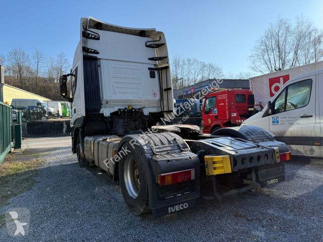 Tahač Iveco...