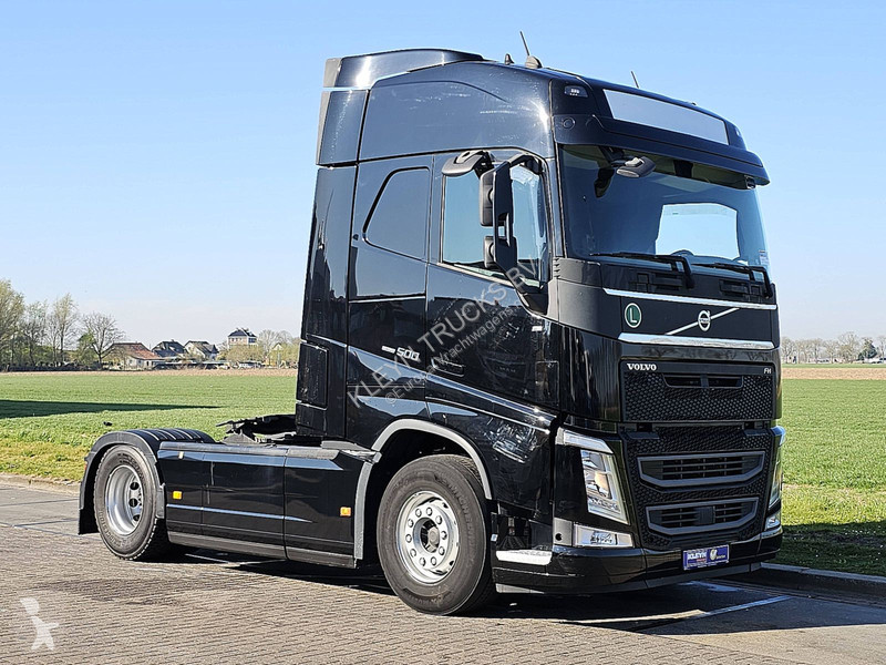 Traktor Volvo 500 LEATHER NAVI SKIRTS