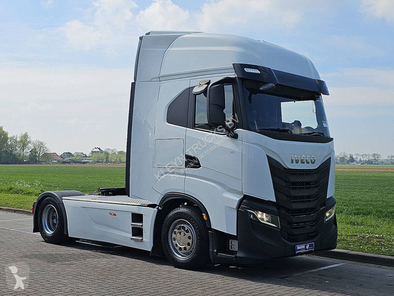 Trekker Iveco AS440S48 NAVI FRIDGE SKIRTS